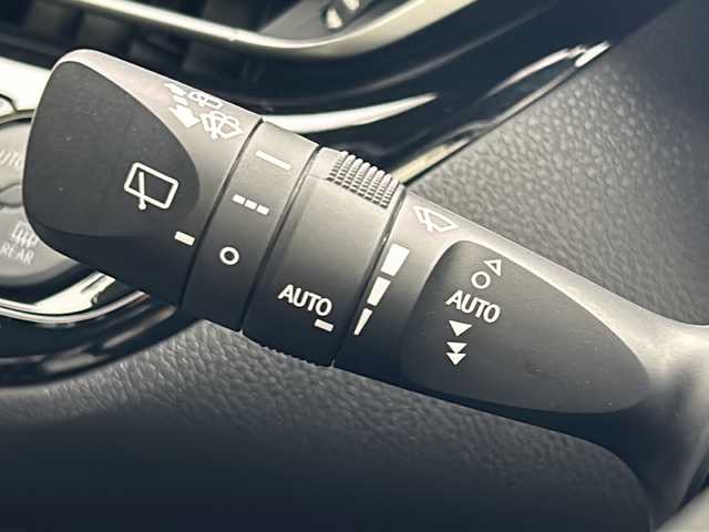トヨタ Ｃ－ＨＲ G モード ネロ 宮城県 2019(令1)年 3.6万km ホワイトパールクリスタルシャイン /イクリプスSDナビ(AVN-R9W)//Bluetooth//フルセグ//バックカメラ//ビルトインETC//前後クリアランスソナー//前席シートヒーター//トヨタセーフティーセンス/・プリクラッシュセーフティ/・レーンキープアシスト/・アダブティブクルーズコントロール/・ブラインドスポットモニター//ハーフレザーシート//純正フロアマット//純正18インチAW//オートライト//オートマチックハイビーム//LEDヘッドライト//フォグライト//スマートキー//プッシュスタート//スペアキー1本//取扱説明書