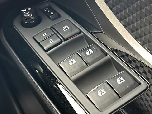 トヨタ Ｃ－ＨＲ G モード ネロ 宮城県 2019(令1)年 3.6万km ホワイトパールクリスタルシャイン /イクリプスSDナビ(AVN-R9W)//Bluetooth//フルセグ//バックカメラ//ビルトインETC//前後クリアランスソナー//前席シートヒーター//トヨタセーフティーセンス/・プリクラッシュセーフティ/・レーンキープアシスト/・アダブティブクルーズコントロール/・ブラインドスポットモニター//ハーフレザーシート//純正フロアマット//純正18インチAW//オートライト//オートマチックハイビーム//LEDヘッドライト//フォグライト//スマートキー//プッシュスタート//スペアキー1本//取扱説明書