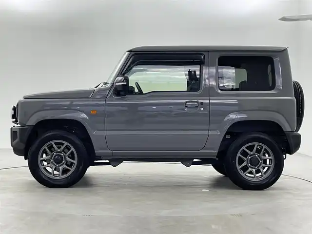 スズキ ジムニー XC 福井県 2023(令5)年 1.4万km ミディアムグレー 4WD/スズキセーフティサポート/ロッソモデロマフラー/社外フューエルリッド/IPFフォグランプ/クルーズコントロール/社外メモリナビ/-フルセグTVCD/DVD/Bluetooth/バックカメラ/ドライブレコーダー/ドアバイザー/フロアマット/前席シートヒーター/純正１６インチAW/プッシュスタート/スマートキー