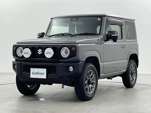 スズキ ジムニー XC 福井県 2023(令5)年 1.4万km ミディアムグレー 4WD/スズキセーフティサポート/ロッソモデロマフラー/社外フューエルリッド/IPFフォグランプ/クルーズコントロール/社外メモリナビ/-フルセグTVCD/DVD/Bluetooth/バックカメラ/ドライブレコーダー/ドアバイザー/フロアマット/前席シートヒーター/純正１６インチAW/プッシュスタート/スマートキー