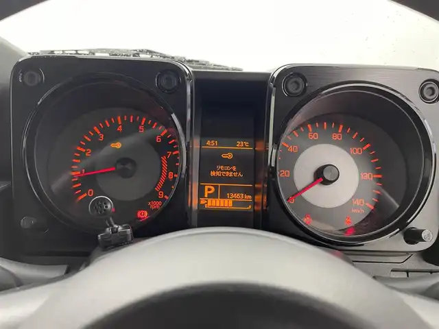スズキ ジムニー XC 福井県 2023(令5)年 1.4万km ミディアムグレー 4WD/スズキセーフティサポート/ロッソモデロマフラー/社外フューエルリッド/IPFフォグランプ/クルーズコントロール/社外メモリナビ/-フルセグTVCD/DVD/Bluetooth/バックカメラ/ドライブレコーダー/ドアバイザー/フロアマット/前席シートヒーター/純正１６インチAW/プッシュスタート/スマートキー