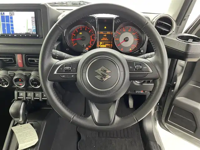 スズキ ジムニー XC 福井県 2023(令5)年 1.4万km ミディアムグレー 4WD/スズキセーフティサポート/ロッソモデロマフラー/社外フューエルリッド/IPFフォグランプ/クルーズコントロール/社外メモリナビ/-フルセグTVCD/DVD/Bluetooth/バックカメラ/ドライブレコーダー/ドアバイザー/フロアマット/前席シートヒーター/純正１６インチAW/プッシュスタート/スマートキー
