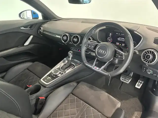 アウディ ＴＴクーペ 40TFSI 愛知県 2020(令2)年 5.5万km 青 ＳラインＰＫＧ　/マトリクスＬＥＤヘッドライト/バーチャルコクピット　/コンフォートＰＫＧ　/ＭＭＩナビゲーション　/バックカメラ　/Ｂｌｕｅｔｏｏｔｈ　/フルセグＴＶ　/コーナーセンサー　/クルーズコントロール/シートヒーター/ＥＴC/アイドリングストップ/ウィンカーミラー