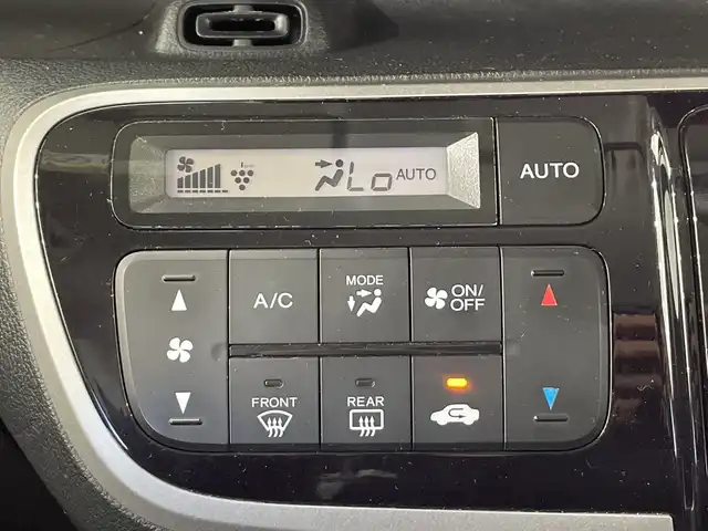 ホンダ Ｎ ＢＯＸ カスタム G SSパッケージ 栃木県 2015(平27)年 4.9万km スマートブラック 純正メモリナビ/（CD/DVD/TV/Bluetooth/SD）/バックカメラ/シティブレーキアクティブシステム/ETC/両側パワースライドドア/チップアップシート/禁煙車/オートライト/HIDヘッドライト/横滑り防止装置/スマートキー/プッシュスタート/アイドリングストップ/ステアリングスイッチ/Fフォグランプ/ドアバイザー/電動格納ミラー/純正14インチアルミホイール/純正フロアマット