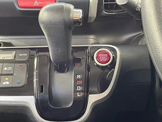 ホンダ Ｎ ＢＯＸ カスタム G SSパッケージ 栃木県 2015(平27)年 4.9万km スマートブラック 純正メモリナビ/（CD/DVD/TV/Bluetooth/SD）/バックカメラ/シティブレーキアクティブシステム/ETC/両側パワースライドドア/チップアップシート/禁煙車/オートライト/HIDヘッドライト/横滑り防止装置/スマートキー/プッシュスタート/アイドリングストップ/ステアリングスイッチ/Fフォグランプ/ドアバイザー/電動格納ミラー/純正14インチアルミホイール/純正フロアマット