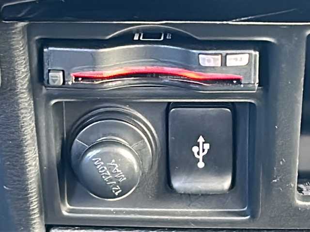 三菱 デリカＤ：５ P 岩手県 2024(令6)年 1.8万km グラファイトグレーメタリック/ブラックマイカ フリップダウンモニター　アルパイン製１１型ナビ　全周囲カメラ　Ｂｌｕｅｔｏｏｔｈ　ＤＶＤ再生　ＨＤＭＩ／ＵＳＢ接続　フルセグ　両側パワースライドドア　電動Ｒゲート　１００Ｖコンセント　シートヒーター