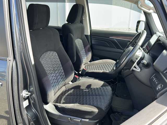 三菱 デリカＤ：５ P 岩手県 2024(令6)年 1.8万km グラファイトグレーメタリック/ブラックマイカ フリップダウンモニター　アルパイン製１１型ナビ　全周囲カメラ　Ｂｌｕｅｔｏｏｔｈ　ＤＶＤ再生　ＨＤＭＩ／ＵＳＢ接続　フルセグ　両側パワースライドドア　電動Ｒゲート　１００Ｖコンセント　シートヒーター