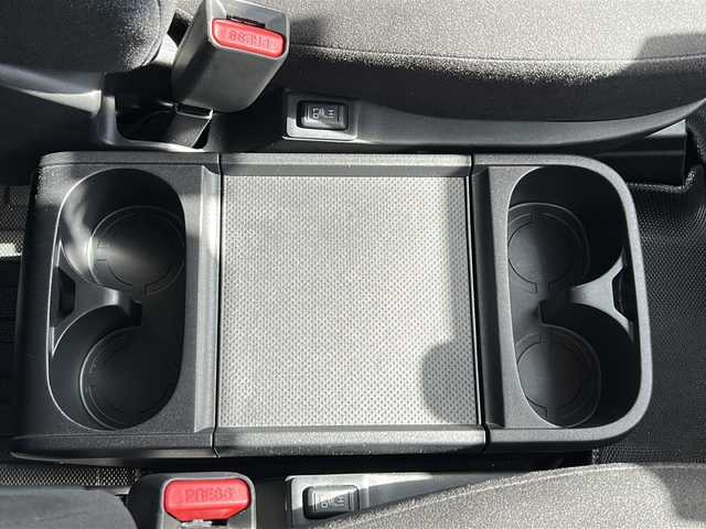 三菱 デリカＤ：５ P 岩手県 2024(令6)年 1.8万km グラファイトグレーメタリック/ブラックマイカ フリップダウンモニター　アルパイン製１１型ナビ　全周囲カメラ　Ｂｌｕｅｔｏｏｔｈ　ＤＶＤ再生　ＨＤＭＩ／ＵＳＢ接続　フルセグ　両側パワースライドドア　電動Ｒゲート　１００Ｖコンセント　シートヒーター