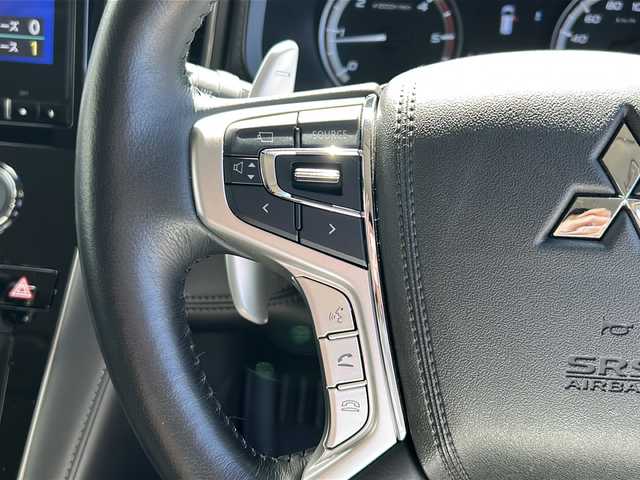 三菱 デリカＤ：５ P 岩手県 2024(令6)年 1.8万km グラファイトグレーメタリック/ブラックマイカ フリップダウンモニター　アルパイン製１１型ナビ　全周囲カメラ　Ｂｌｕｅｔｏｏｔｈ　ＤＶＤ再生　ＨＤＭＩ／ＵＳＢ接続　フルセグ　両側パワースライドドア　電動Ｒゲート　１００Ｖコンセント　シートヒーター