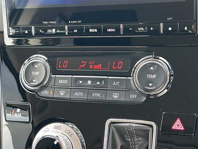 三菱 デリカＤ：５ P 岩手県 2024(令6)年 1.8万km グラファイトグレーメタリック/ブラックマイカ フリップダウンモニター　アルパイン製１１型ナビ　全周囲カメラ　Ｂｌｕｅｔｏｏｔｈ　ＤＶＤ再生　ＨＤＭＩ／ＵＳＢ接続　フルセグ　両側パワースライドドア　電動Ｒゲート　１００Ｖコンセント　シートヒーター