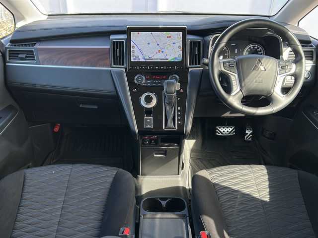 三菱 デリカＤ：５ P 岩手県 2024(令6)年 1.8万km グラファイトグレーメタリック/ブラックマイカ フリップダウンモニター　アルパイン製１１型ナビ　全周囲カメラ　Ｂｌｕｅｔｏｏｔｈ　ＤＶＤ再生　ＨＤＭＩ／ＵＳＢ接続　フルセグ　両側パワースライドドア　電動Ｒゲート　１００Ｖコンセント　シートヒーター