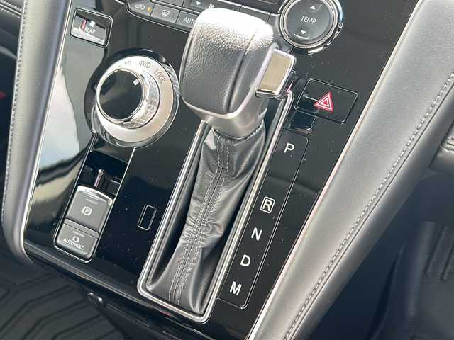 三菱 デリカＤ：５ P 岩手県 2024(令6)年 1.8万km グラファイトグレーメタリック/ブラックマイカ フリップダウンモニター　アルパイン製１１型ナビ　全周囲カメラ　Ｂｌｕｅｔｏｏｔｈ　ＤＶＤ再生　ＨＤＭＩ／ＵＳＢ接続　フルセグ　両側パワースライドドア　電動Ｒゲート　１００Ｖコンセント　シートヒーター