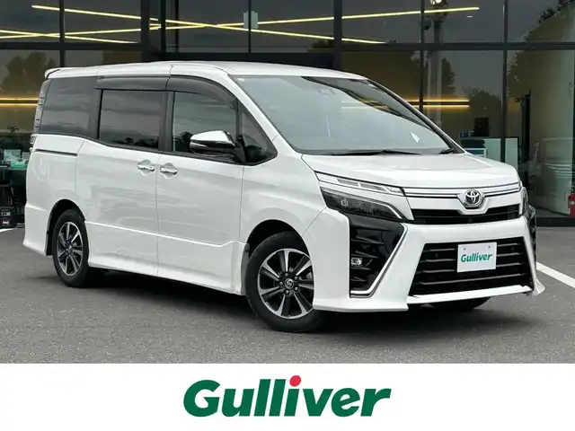 トヨタ ヴォクシー ZS 煌Ⅲ 栃木県 2021(令3)年 3.9万km ホワイトパールクリスタルシャイン トヨタセーフティセンス/純正10インチメモリナビ/フルセグTV/DVD/Bluetooth/MSV/TVキャンセラー/バックカメラ/ビルトインETC2.0/スペアタイヤ/クルーズコントロール/両側パワースライドドア/ハーフレザーシート/2列目ロールサンシェード/シートバックテーブル/クリアランスソナー/LEDヘッドライト/フォグランプ/オートハイビーム/AAC/スマートキー