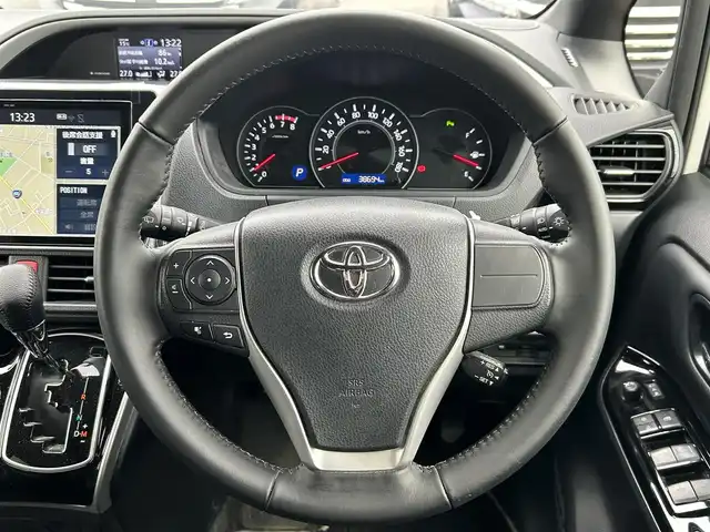 トヨタ ヴォクシー ZS 煌Ⅲ 栃木県 2021(令3)年 3.9万km ホワイトパールクリスタルシャイン トヨタセーフティセンス/純正10インチメモリナビ/フルセグTV/DVD/Bluetooth/MSV/TVキャンセラー/バックカメラ/ビルトインETC2.0/スペアタイヤ/クルーズコントロール/両側パワースライドドア/ハーフレザーシート/2列目ロールサンシェード/シートバックテーブル/クリアランスソナー/LEDヘッドライト/フォグランプ/オートハイビーム/AAC/スマートキー
