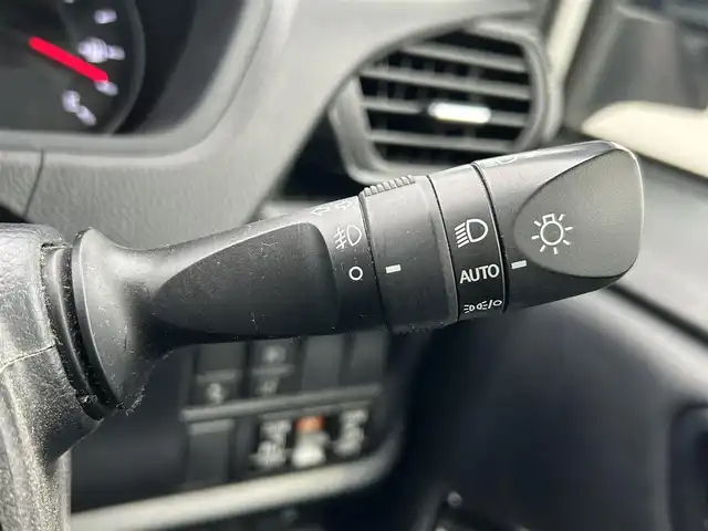 トヨタ ヴォクシー ZS 煌Ⅲ 栃木県 2021(令3)年 3.9万km ホワイトパールクリスタルシャイン トヨタセーフティセンス/純正10インチメモリナビ/フルセグTV/DVD/Bluetooth/MSV/TVキャンセラー/バックカメラ/ビルトインETC2.0/スペアタイヤ/クルーズコントロール/両側パワースライドドア/ハーフレザーシート/2列目ロールサンシェード/シートバックテーブル/クリアランスソナー/LEDヘッドライト/フォグランプ/オートハイビーム/AAC/スマートキー