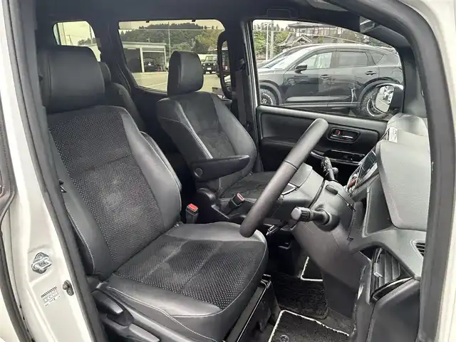 トヨタ ヴォクシー ZS 煌Ⅲ 栃木県 2021(令3)年 3.9万km ホワイトパールクリスタルシャイン トヨタセーフティセンス/純正10インチメモリナビ/フルセグTV/DVD/Bluetooth/MSV/TVキャンセラー/バックカメラ/ビルトインETC2.0/スペアタイヤ/クルーズコントロール/両側パワースライドドア/ハーフレザーシート/2列目ロールサンシェード/シートバックテーブル/クリアランスソナー/LEDヘッドライト/フォグランプ/オートハイビーム/AAC/スマートキー