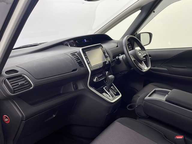 日産 セレナ ハイウェイスター プロパイロットED 大阪府 2017(平29)年 6.4万km ブリリアントホワイトパール 純正フリップダウンモニター/純正9インチナビ/・フルセグTV/・CD/DVD/・SD/・AM/FM/・交通情報/・バックカメラ/両側パワースライドドア/純正ドライブレコーダー/プロパイロット/ETC車載器/LEDヘッドライト/純正アルミホイール/前後コーナーセンサー