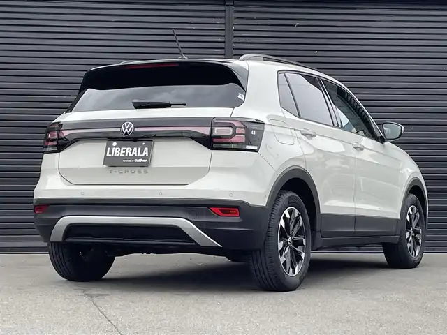 フォルクスワーゲン ＶＷ Ｔ－クロス TSI アクティブ 三重県 2024(令6)年 1.4万km グレー テクノロジーＰＫＧ　/セーフティＰＫＧ　/ディスカバープロＰＫＧ　/純正１６インチアルミ　/アスコットグレー　/ＡＣＣ　/ワイヤレスチャージ　/純正ナビ　/バックカメラ　/ＥＴＣ　/ｉＱドライブ　/ＬＥＤヘッドライト