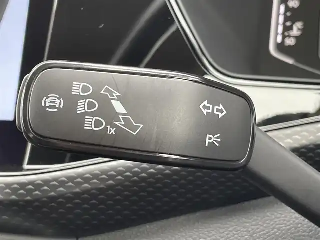 フォルクスワーゲン ＶＷ Ｔ－クロス TSI アクティブ 三重県 2024(令6)年 1.4万km グレー テクノロジーＰＫＧ　/セーフティＰＫＧ　/ディスカバープロＰＫＧ　/純正１６インチアルミ　/アスコットグレー　/ＡＣＣ　/ワイヤレスチャージ　/純正ナビ　/バックカメラ　/ＥＴＣ　/ｉＱドライブ　/ＬＥＤヘッドライト