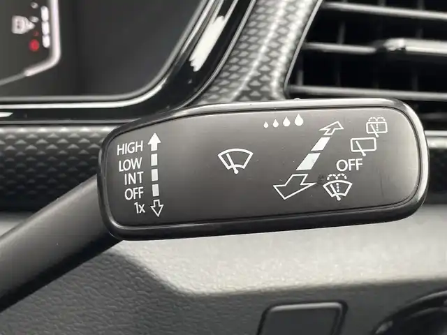 フォルクスワーゲン ＶＷ Ｔ－クロス TSI アクティブ 三重県 2024(令6)年 1.4万km グレー テクノロジーＰＫＧ　/セーフティＰＫＧ　/ディスカバープロＰＫＧ　/純正１６インチアルミ　/アスコットグレー　/ＡＣＣ　/ワイヤレスチャージ　/純正ナビ　/バックカメラ　/ＥＴＣ　/ｉＱドライブ　/ＬＥＤヘッドライト