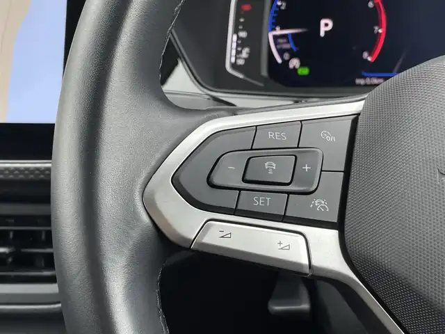 フォルクスワーゲン ＶＷ Ｔ－クロス TSI アクティブ 三重県 2024(令6)年 1.4万km グレー テクノロジーＰＫＧ　/セーフティＰＫＧ　/ディスカバープロＰＫＧ　/純正１６インチアルミ　/アスコットグレー　/ＡＣＣ　/ワイヤレスチャージ　/純正ナビ　/バックカメラ　/ＥＴＣ　/ｉＱドライブ　/ＬＥＤヘッドライト