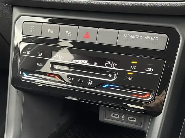 フォルクスワーゲン ＶＷ Ｔ－クロス TSI アクティブ 三重県 2024(令6)年 1.4万km グレー テクノロジーＰＫＧ　/セーフティＰＫＧ　/ディスカバープロＰＫＧ　/純正１６インチアルミ　/アスコットグレー　/ＡＣＣ　/ワイヤレスチャージ　/純正ナビ　/バックカメラ　/ＥＴＣ　/ｉＱドライブ　/ＬＥＤヘッドライト