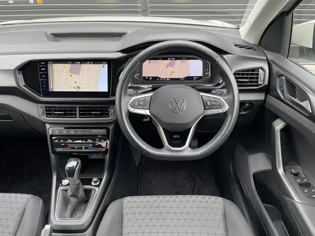 フォルクスワーゲン ＶＷ Ｔ－クロス TSI アクティブ 三重県 2024(令6)年 1.4万km グレー テクノロジーＰＫＧ　/セーフティＰＫＧ　/ディスカバープロＰＫＧ　/純正１６インチアルミ　/アスコットグレー　/ＡＣＣ　/ワイヤレスチャージ　/純正ナビ　/バックカメラ　/ＥＴＣ　/ｉＱドライブ　/ＬＥＤヘッドライト