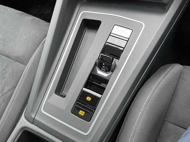 フォルクスワーゲン ゴルフ Ｒ 埼玉県 2018(平30)年 5.4万km パール ワンオーナー /黒革シート /ディスカバープロナビ /バックカメラ /カープレイ /フルセグTV /ACC /シートヒーター /パワーシート /ドライブレコーダー /LEDヘッドライト /ETC