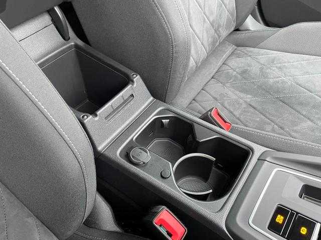 フォルクスワーゲン ゴルフ Ｒ 埼玉県 2018(平30)年 5.4万km パール ワンオーナー /黒革シート /ディスカバープロナビ /バックカメラ /カープレイ /フルセグTV /ACC /シートヒーター /パワーシート /ドライブレコーダー /LEDヘッドライト /ETC