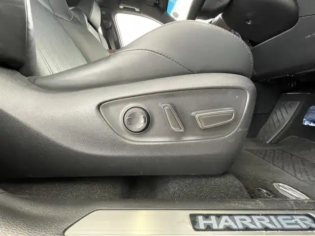 トヨタ ハリアー G 岐阜県 2020(令2)年 5.1万km ホワイトパールクリスタルシャイン 純正ナビ（フルセグ・Ｂｌｕｅｔｏｏｔｈ・ＵＳＢ）　/トヨタセーフティセンス　/純正デジタルインナーミラー　/バックカメラ　/ビルトインETC2.0 /ハーフレザーシート　/クリアランスソナー　/LEDヘッドライト/純正18インチアルミホイール/取扱説明書/ナビ取扱説明書