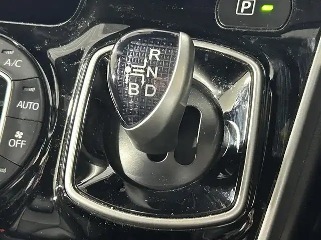 トヨタ エスクァイア ハイブリッド Gi 佐賀県 2019(令1)年 3.4万km ブラック ディーラー純正ワイドナビ/フルセグTV/Bluetooth/FM/AM/バックカメラ/合皮シート/シートヒーター/Wオートエアコン/両側パワースライドドア/ビルトインETC/コーナーセンサー/メーカーオプションサウンドスピーカー/革巻きステアリング/トヨタセーフティセンス/PCS・２DA/オートマチックハイビーム/クルーズコントロール