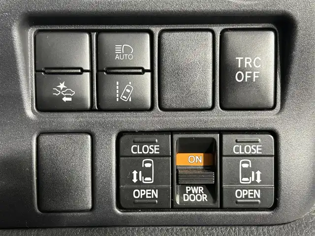 トヨタ エスクァイア ハイブリッド Gi 佐賀県 2019(令1)年 3.4万km ブラック ディーラー純正ワイドナビ/フルセグTV/Bluetooth/FM/AM/バックカメラ/合皮シート/シートヒーター/Wオートエアコン/両側パワースライドドア/ビルトインETC/コーナーセンサー/メーカーオプションサウンドスピーカー/革巻きステアリング/トヨタセーフティセンス/PCS・２DA/オートマチックハイビーム/クルーズコントロール