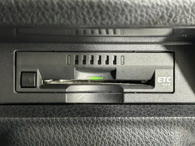 トヨタ エスクァイア ハイブリッド Gi 佐賀県 2019(令1)年 3.4万km ブラック ディーラー純正ワイドナビ/フルセグTV/Bluetooth/FM/AM/バックカメラ/合皮シート/シートヒーター/Wオートエアコン/両側パワースライドドア/ビルトインETC/コーナーセンサー/メーカーオプションサウンドスピーカー/革巻きステアリング/トヨタセーフティセンス/PCS・２DA/オートマチックハイビーム/クルーズコントロール