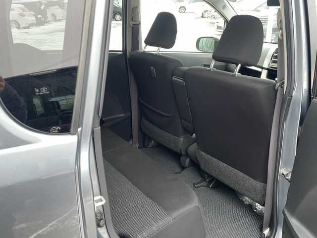 ダイハツ ムーヴ カスタム X SA 道東・釧路十勝 2013(平25)年 10.4万km リキッドシルバーM ・４WD/・社外HDDナビ/（HDD CD DVD MD)/・衝突被害軽減システム/・横滑り防止装置/・アイドリングストップ/・ETC/・電動格納ミラー/・ウィンカーミラー/・プッシュスタート/・スマートキー/・純正フロアマット/・純正ドアバイザー/・純正14インチアルミホイール/・LEDヘッドライト/・ハロゲンフォグライト/・オートライト/・取扱説明書