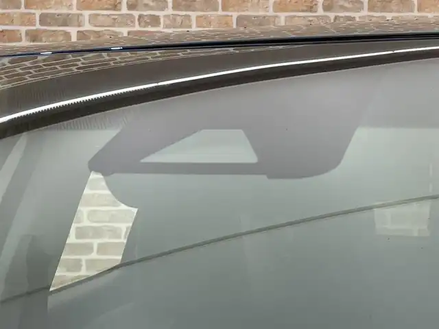 トヨタ ヤリスクロス ハイブリッド Z 岩手県 2021(令3)年 1.6万km ブラックマイカ/ホワイトパールクリスタルシャイン 2トーン ４WD/寒冷地仕様/アドバンストパーク/パノラミックビューモニター/ダウンヒルアシストコントロール/運転席パワーシート/前席シートヒーター/トヨタセーフティセンス/プリクラッシュセーフティ/レーダークルーズコントロール/レーントレーシングアシスト/ロードサインアシスト/オートマチックハイビーム/ブラインドスポットモニター/リヤクロストラフィックアラート/ブレーキホールド/横滑り防止装置/純正ディスプレイオーディオ/AppleCarPlay・AndroidAuto/ドライブレコーダー/ETC/ワイパーデアイサー/PTCヒーター/ヘッドライトレベライザー/LEDヘッドランプ/１６インチアルミホイール