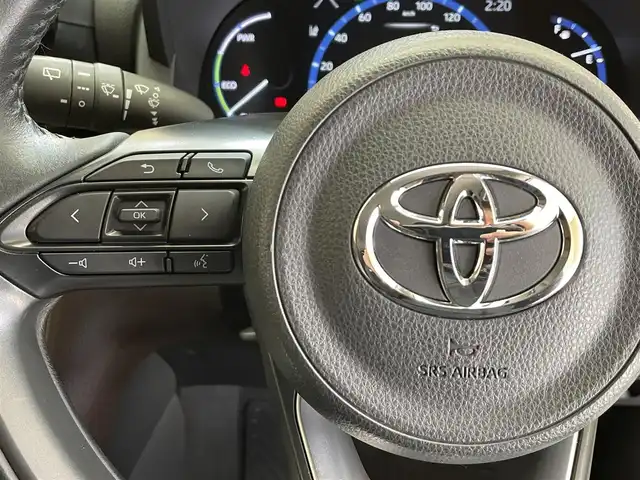 トヨタ ヤリスクロス ハイブリッド Z 岩手県 2021(令3)年 1.6万km ブラックマイカ/ホワイトパールクリスタルシャイン 2トーン ４WD/寒冷地仕様/アドバンストパーク/パノラミックビューモニター/ダウンヒルアシストコントロール/運転席パワーシート/前席シートヒーター/トヨタセーフティセンス/プリクラッシュセーフティ/レーダークルーズコントロール/レーントレーシングアシスト/ロードサインアシスト/オートマチックハイビーム/ブラインドスポットモニター/リヤクロストラフィックアラート/ブレーキホールド/横滑り防止装置/純正ディスプレイオーディオ/AppleCarPlay・AndroidAuto/ドライブレコーダー/ETC/ワイパーデアイサー/PTCヒーター/ヘッドライトレベライザー/LEDヘッドランプ/１６インチアルミホイール