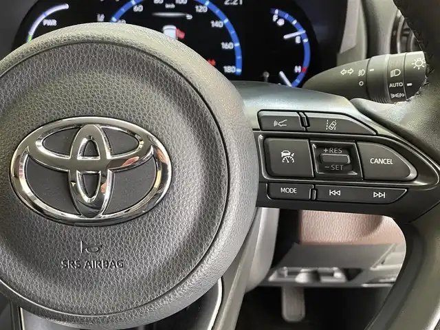 トヨタ ヤリスクロス ハイブリッド Z 岩手県 2021(令3)年 1.6万km ブラックマイカ/ホワイトパールクリスタルシャイン 2トーン ４WD/寒冷地仕様/アドバンストパーク/パノラミックビューモニター/ダウンヒルアシストコントロール/運転席パワーシート/前席シートヒーター/トヨタセーフティセンス/プリクラッシュセーフティ/レーダークルーズコントロール/レーントレーシングアシスト/ロードサインアシスト/オートマチックハイビーム/ブラインドスポットモニター/リヤクロストラフィックアラート/ブレーキホールド/横滑り防止装置/純正ディスプレイオーディオ/AppleCarPlay・AndroidAuto/ドライブレコーダー/ETC/ワイパーデアイサー/PTCヒーター/ヘッドライトレベライザー/LEDヘッドランプ/１６インチアルミホイール