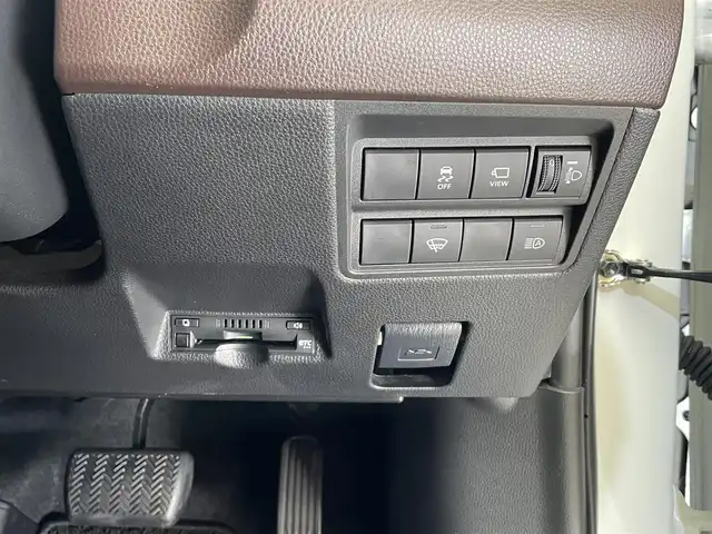 トヨタ ヤリスクロス ハイブリッド Z 岩手県 2021(令3)年 1.6万km ブラックマイカ/ホワイトパールクリスタルシャイン 2トーン ４WD/寒冷地仕様/アドバンストパーク/パノラミックビューモニター/ダウンヒルアシストコントロール/運転席パワーシート/前席シートヒーター/トヨタセーフティセンス/プリクラッシュセーフティ/レーダークルーズコントロール/レーントレーシングアシスト/ロードサインアシスト/オートマチックハイビーム/ブラインドスポットモニター/リヤクロストラフィックアラート/ブレーキホールド/横滑り防止装置/純正ディスプレイオーディオ/AppleCarPlay・AndroidAuto/ドライブレコーダー/ETC/ワイパーデアイサー/PTCヒーター/ヘッドライトレベライザー/LEDヘッドランプ/１６インチアルミホイール