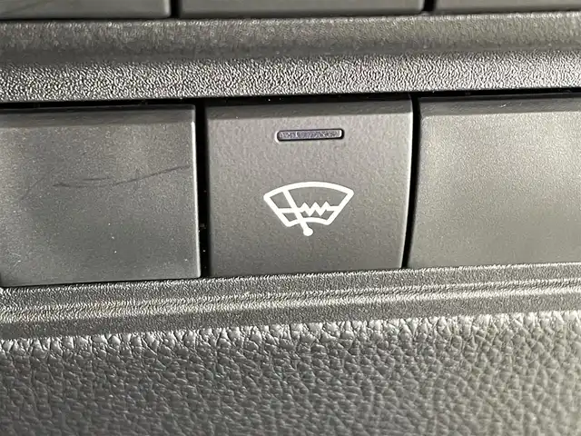 トヨタ ヤリスクロス ハイブリッド Z 岩手県 2021(令3)年 1.6万km ブラックマイカ/ホワイトパールクリスタルシャイン 2トーン ４WD/寒冷地仕様/アドバンストパーク/パノラミックビューモニター/ダウンヒルアシストコントロール/運転席パワーシート/前席シートヒーター/トヨタセーフティセンス/プリクラッシュセーフティ/レーダークルーズコントロール/レーントレーシングアシスト/ロードサインアシスト/オートマチックハイビーム/ブラインドスポットモニター/リヤクロストラフィックアラート/ブレーキホールド/横滑り防止装置/純正ディスプレイオーディオ/AppleCarPlay・AndroidAuto/ドライブレコーダー/ETC/ワイパーデアイサー/PTCヒーター/ヘッドライトレベライザー/LEDヘッドランプ/１６インチアルミホイール