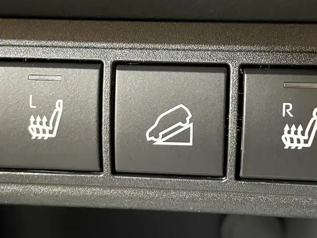 トヨタ ヤリスクロス ハイブリッド Z 岩手県 2021(令3)年 1.6万km ブラックマイカ/ホワイトパールクリスタルシャイン 2トーン ４WD/寒冷地仕様/アドバンストパーク/パノラミックビューモニター/ダウンヒルアシストコントロール/運転席パワーシート/前席シートヒーター/トヨタセーフティセンス/プリクラッシュセーフティ/レーダークルーズコントロール/レーントレーシングアシスト/ロードサインアシスト/オートマチックハイビーム/ブラインドスポットモニター/リヤクロストラフィックアラート/ブレーキホールド/横滑り防止装置/純正ディスプレイオーディオ/AppleCarPlay・AndroidAuto/ドライブレコーダー/ETC/ワイパーデアイサー/PTCヒーター/ヘッドライトレベライザー/LEDヘッドランプ/１６インチアルミホイール