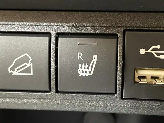 トヨタ ヤリスクロス ハイブリッド Z 岩手県 2021(令3)年 1.6万km ブラックマイカ/ホワイトパールクリスタルシャイン 2トーン ４WD/寒冷地仕様/アドバンストパーク/パノラミックビューモニター/ダウンヒルアシストコントロール/運転席パワーシート/前席シートヒーター/トヨタセーフティセンス/プリクラッシュセーフティ/レーダークルーズコントロール/レーントレーシングアシスト/ロードサインアシスト/オートマチックハイビーム/ブラインドスポットモニター/リヤクロストラフィックアラート/ブレーキホールド/横滑り防止装置/純正ディスプレイオーディオ/AppleCarPlay・AndroidAuto/ドライブレコーダー/ETC/ワイパーデアイサー/PTCヒーター/ヘッドライトレベライザー/LEDヘッドランプ/１６インチアルミホイール