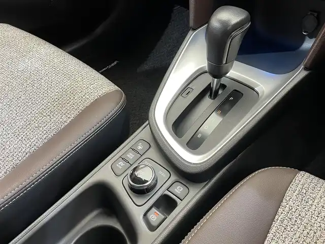 トヨタ ヤリスクロス ハイブリッド Z 岩手県 2021(令3)年 1.6万km ブラックマイカ/ホワイトパールクリスタルシャイン 2トーン ４WD/寒冷地仕様/アドバンストパーク/パノラミックビューモニター/ダウンヒルアシストコントロール/運転席パワーシート/前席シートヒーター/トヨタセーフティセンス/プリクラッシュセーフティ/レーダークルーズコントロール/レーントレーシングアシスト/ロードサインアシスト/オートマチックハイビーム/ブラインドスポットモニター/リヤクロストラフィックアラート/ブレーキホールド/横滑り防止装置/純正ディスプレイオーディオ/AppleCarPlay・AndroidAuto/ドライブレコーダー/ETC/ワイパーデアイサー/PTCヒーター/ヘッドライトレベライザー/LEDヘッドランプ/１６インチアルミホイール