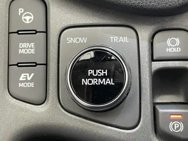 トヨタ ヤリスクロス ハイブリッド Z 岩手県 2021(令3)年 1.6万km ブラックマイカ/ホワイトパールクリスタルシャイン 2トーン ４WD/寒冷地仕様/アドバンストパーク/パノラミックビューモニター/ダウンヒルアシストコントロール/運転席パワーシート/前席シートヒーター/トヨタセーフティセンス/プリクラッシュセーフティ/レーダークルーズコントロール/レーントレーシングアシスト/ロードサインアシスト/オートマチックハイビーム/ブラインドスポットモニター/リヤクロストラフィックアラート/ブレーキホールド/横滑り防止装置/純正ディスプレイオーディオ/AppleCarPlay・AndroidAuto/ドライブレコーダー/ETC/ワイパーデアイサー/PTCヒーター/ヘッドライトレベライザー/LEDヘッドランプ/１６インチアルミホイール