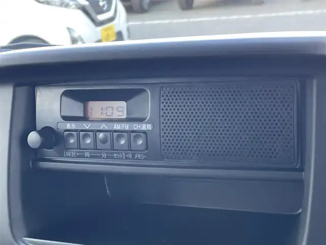 スズキ エブリイ PA リミテッド 東京都 2025(令7)年 0.1千km 緑 禁煙車/FM/AM/スズキセーフティーサポート/・衝突被害軽減ブレーキ/・後退時抑制ブレーキ/・車線逸脱警報/デュアルカメラサポート/ヘッドライトレベライザー/リアパーキングセンサー/レーンキープアシスト/USBソケット×２/キーレス