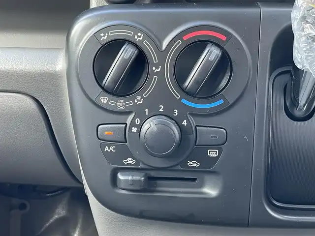 スズキ エブリイ PA リミテッド 東京都 2025(令7)年 0.1千km 緑 禁煙車/FM/AM/スズキセーフティーサポート/・衝突被害軽減ブレーキ/・後退時抑制ブレーキ/・車線逸脱警報/デュアルカメラサポート/ヘッドライトレベライザー/リアパーキングセンサー/レーンキープアシスト/USBソケット×２/キーレス