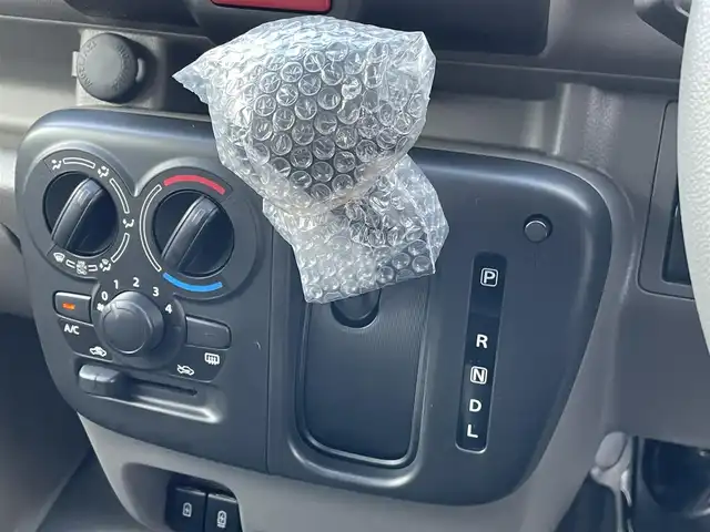 スズキ エブリイ PA リミテッド 東京都 2025(令7)年 0.1千km 緑 禁煙車/FM/AM/スズキセーフティーサポート/・衝突被害軽減ブレーキ/・後退時抑制ブレーキ/・車線逸脱警報/デュアルカメラサポート/ヘッドライトレベライザー/リアパーキングセンサー/レーンキープアシスト/USBソケット×２/キーレス