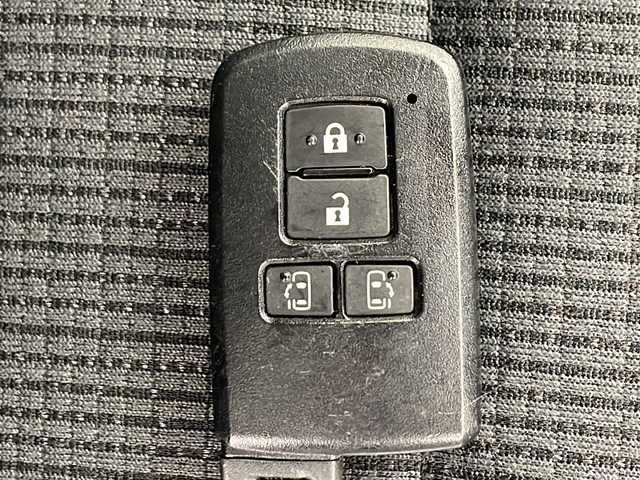 トヨタ シエンタ G クエロ 千葉県 2017(平29)年 3.7万km ブラックマイカ 禁煙車/トヨタセーフティセンス/プリクラッシュブレーキ/レーンアシスト/オートハイビーム/アイドリングストップ/純正ナビ/フルセグＴＶ ＢＴ ＣＤ ＤＶＤ/バックカメラ　/両側パワスラ　/ＬＥＤヘッドライト　/ハーフレザーシート　/社外ドラレコ　/ＥＴＣ　/スマートキー　/オートライト　/オートマチックハイビーム/革巻きハンドル/ウインカーミラー/ドアバイザー