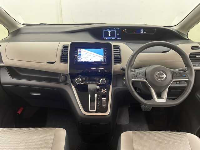 日産 セレナ ハイウェイスター Vセレクション 道央・札幌 2017(平29)年 7.5万km カシミヤグレージュ 2トーン ・プロパイロット/・衝突軽減ブレーキ/・横滑り防止装置/・アイドリングストップ/・車線逸脱警報/・レーダークルーズコントロール/・両側パワースライドドア/・純正SDナビ/・フルセグTV/・全方位カメラ/・社外フリップダウンモニター/・ETC/・LEDヘッドライト