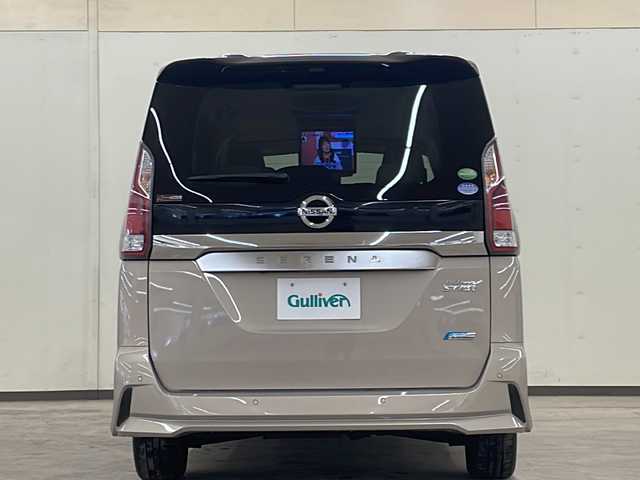 日産 セレナ ハイウェイスター Vセレクション 道央・札幌 2017(平29)年 7.5万km カシミヤグレージュ 2トーン ・プロパイロット/・衝突軽減ブレーキ/・横滑り防止装置/・アイドリングストップ/・車線逸脱警報/・レーダークルーズコントロール/・両側パワースライドドア/・純正SDナビ/・フルセグTV/・全方位カメラ/・社外フリップダウンモニター/・ETC/・LEDヘッドライト