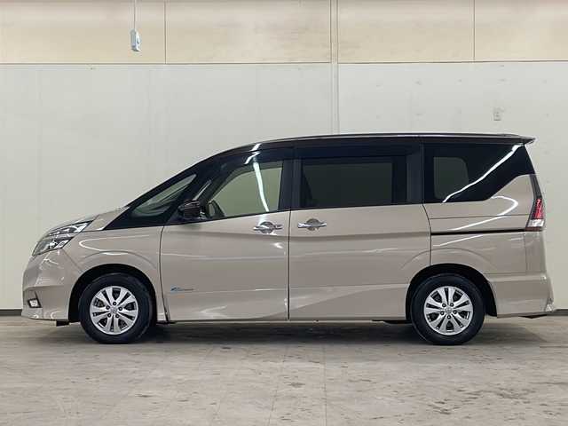 日産 セレナ ハイウェイスター Vセレクション 道央・札幌 2017(平29)年 7.5万km カシミヤグレージュ 2トーン ・プロパイロット/・衝突軽減ブレーキ/・横滑り防止装置/・アイドリングストップ/・車線逸脱警報/・レーダークルーズコントロール/・両側パワースライドドア/・純正SDナビ/・フルセグTV/・全方位カメラ/・社外フリップダウンモニター/・ETC/・LEDヘッドライト
